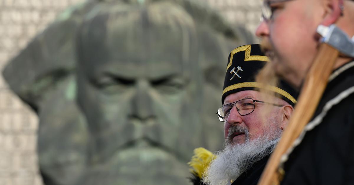 Kulturhauptstadt-a-D-Rave-und-Bergparade-zum-Finale