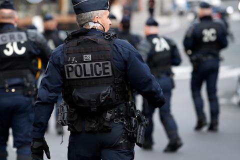 Französische Polizisten im Einsatz in der ostfranzösischen Stadt Annecy.