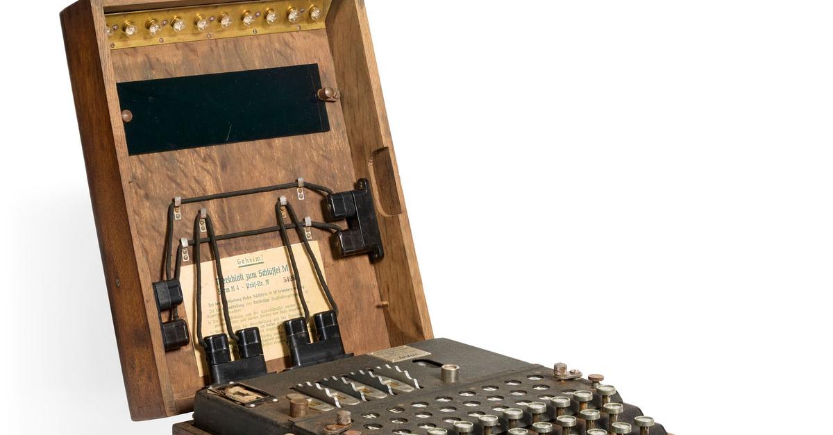 V Parizu na dražbi prodali nacistični šifrirni stroj Enigma M4 za skoraj 500.000 evrov