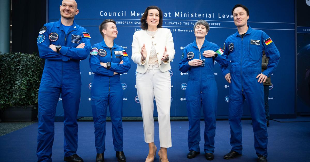 Esa-Chef-Ticket-Richtung-Mond-f-r-deutschen-Astronauten