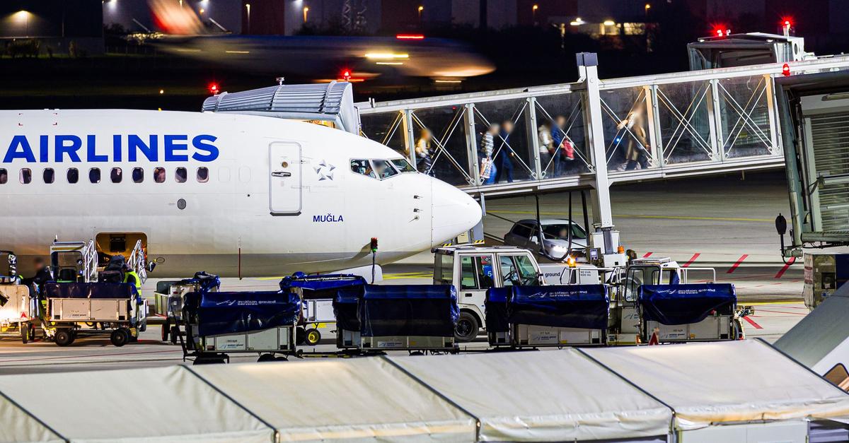 Flug-mit-Afghanen-in-Deutschland-gelandet