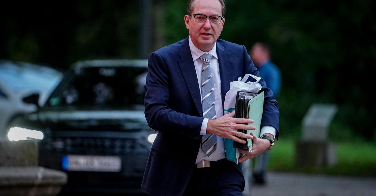 Dobrindt will schnelle Asylverfahren und Dauer-Abschiebehaft