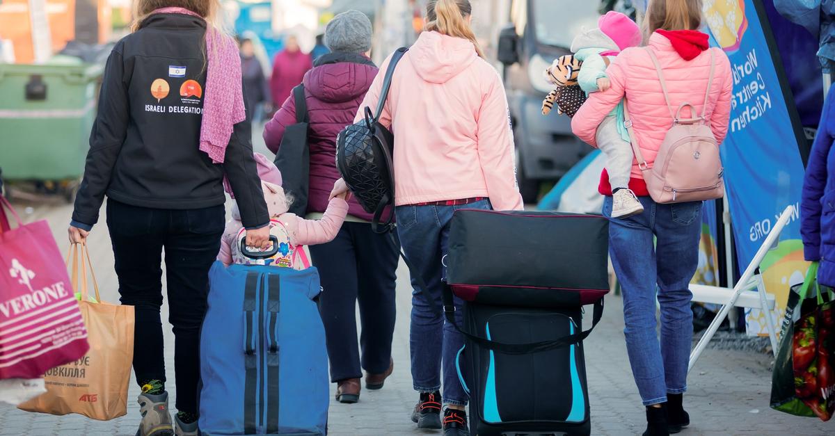 Russischer Angriffskrieg: Mehr als 106.000 Ukrainer leben inzwischen in ...