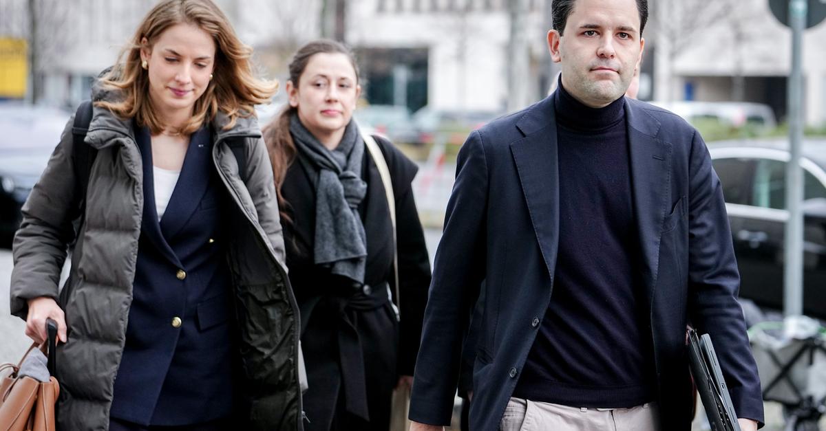 Junge-Gruppe-Weiter-Nein-zum-Rentenpaket-Abstimmung-offen