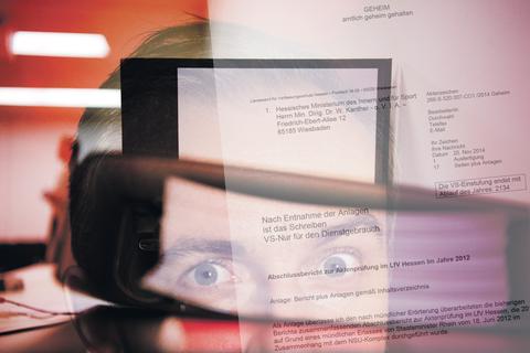 Geheime Akten für jeden zugänglich im Netz: Unsere Montage zeigt Jan Böhmermann und das Deckblatt der „NSU-Akten“, wie es von dem TV-Journalistien und der Internetplattform „Frag den Staat“ am Freitag veröffentlicht wurde.