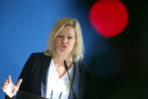 Bundesinnenministerin Nancy Faeser (SPD) auf einer Pressekonferenz im Innenministerium. © Wolfgang Kumm/dpa