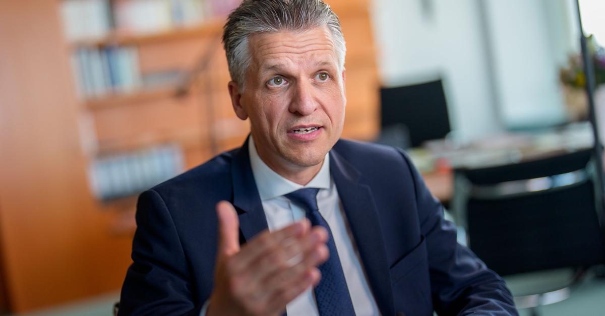 Frei-dringt-auf-baldige-Entscheidung-ber-Wehrpflicht