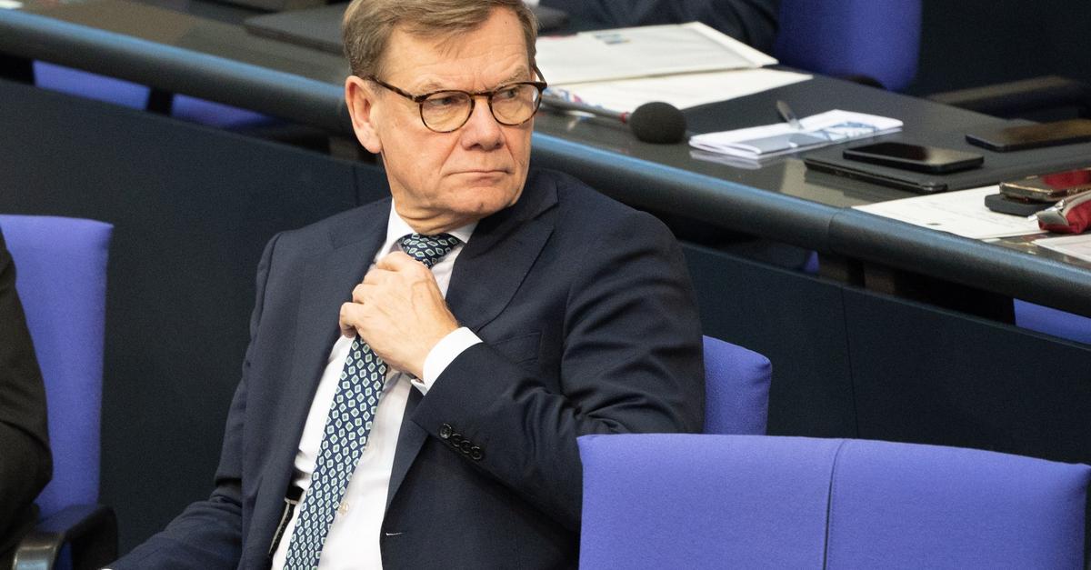 Nach Defekt: Wadephul reist per Linie zu Südamerika-Gipfel