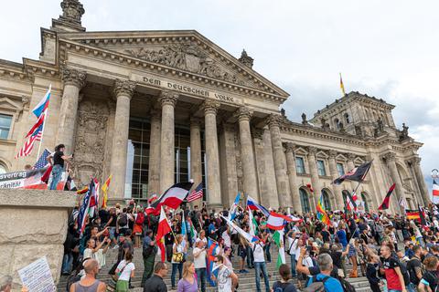 Zur Corona-Demo vor dem Reichstag in Berlin hatte Ende August eine Heilpraktikerin aus der Eifel aufgerufen. Archivfoto: dpa