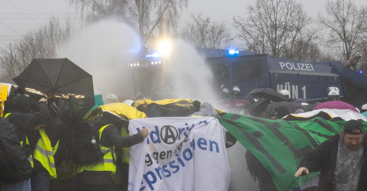 Blockaden-und-Demos-Massenprotest-gegen-AfD-Jugend-beginnt