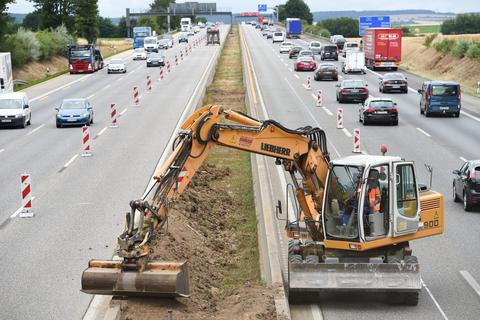 Die A5 zwischen Frankfurt und Kassel. Vor allem für den Bau von Autobahnen finden in Hessen immer wieder Enteignungen statt.  Archivfoto: dpa
