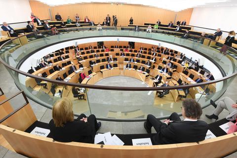 Die Sitzverteilung im hessischen Landtag ist nicht zu beanstanden. Foto: dpa