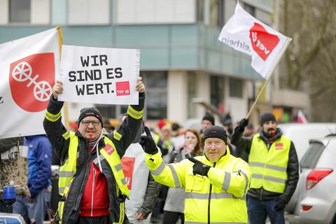 Busfahrerinnen und Busfahrer in Rheinland-Pfalz drohen mit einem landesweiten, vierwöchigen Streik ab 27. November.  Archivfoto: Sascha Kopp