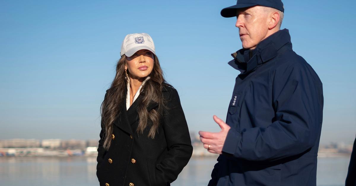 Ameriška obalna straža umaknila načrte o spremembi klasifikacije svastike po protestih