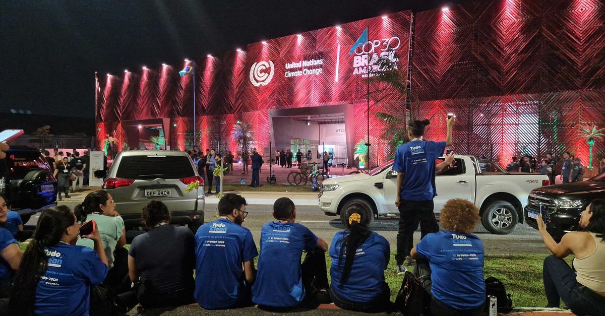 V Belem: Indigeni protestniki vdrli na podnebni vrh COP30, prišlo do poškodb