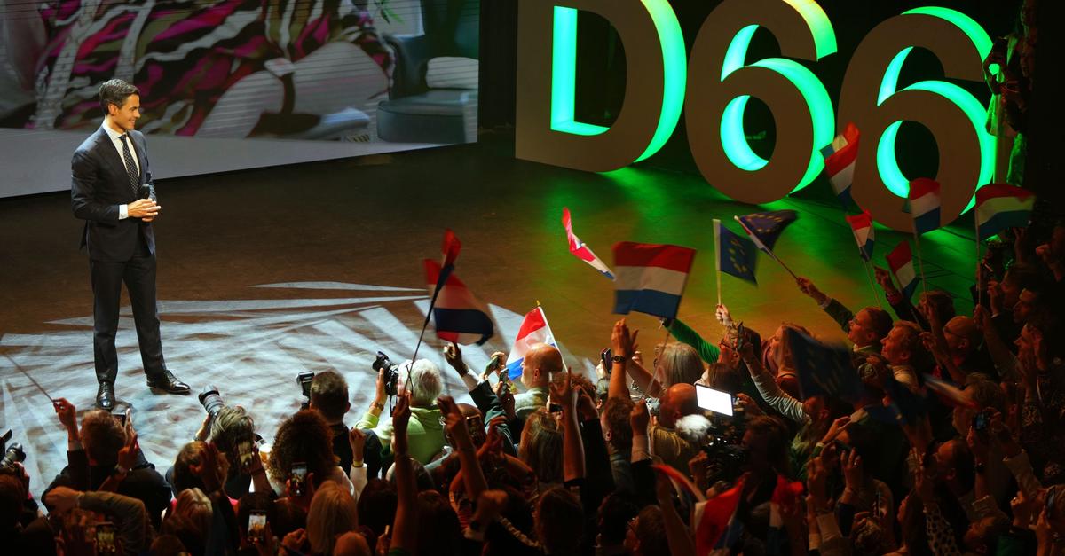 Neue Hochrechnung: Wilders und Linksliberale gleichauf