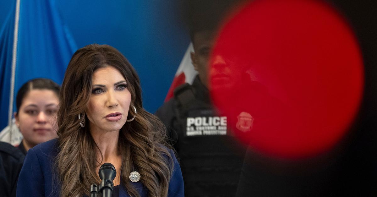 US-Ministerin-Senden-Hunderte-Bundesbeamte-nach-Minneapolis