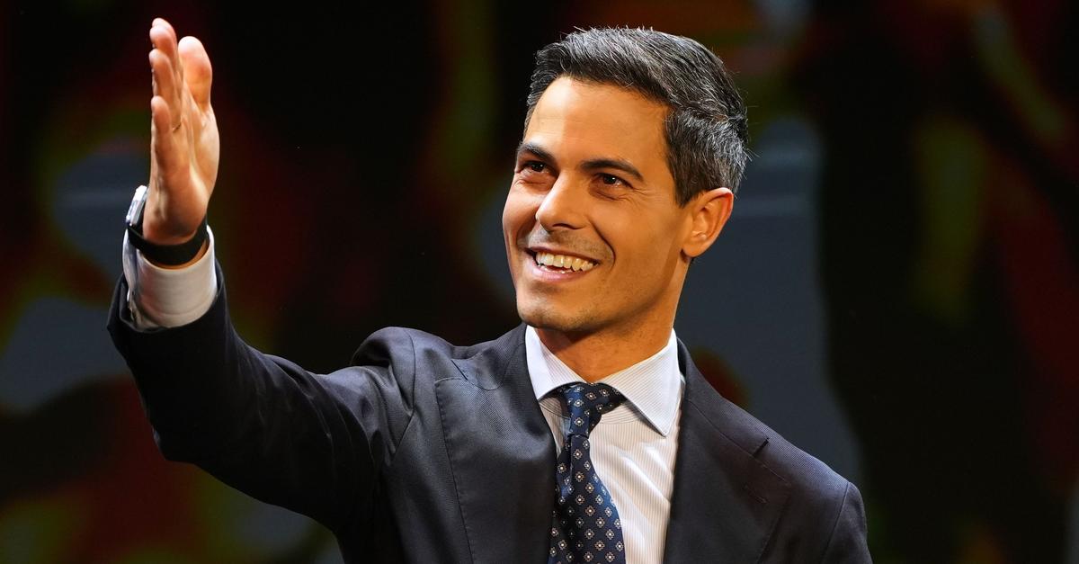 Hochrechnung: Wilders und Linksliberale weiter gleichauf