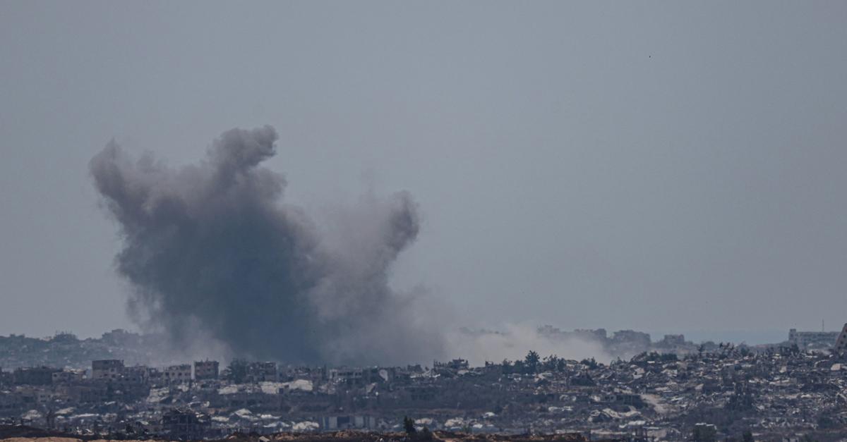 Izraelski napadi v Gazi se stopnjujejo, umrlo več deset Palestincev.
