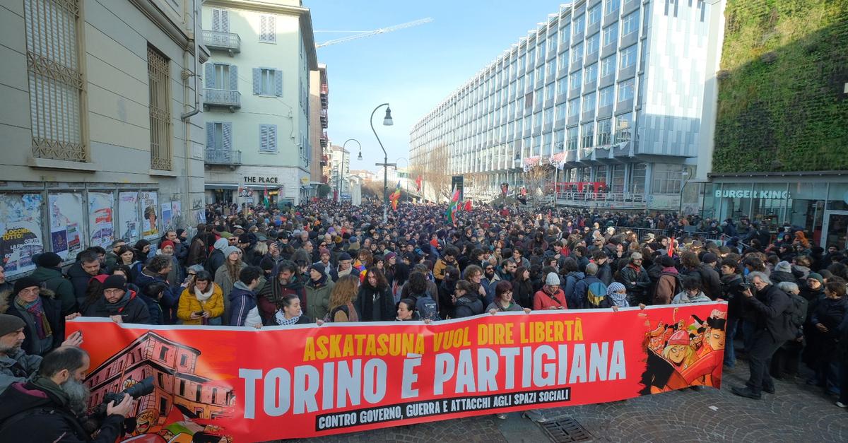 Krawalle-in-Turin-Mehr-als-100-Verletzte