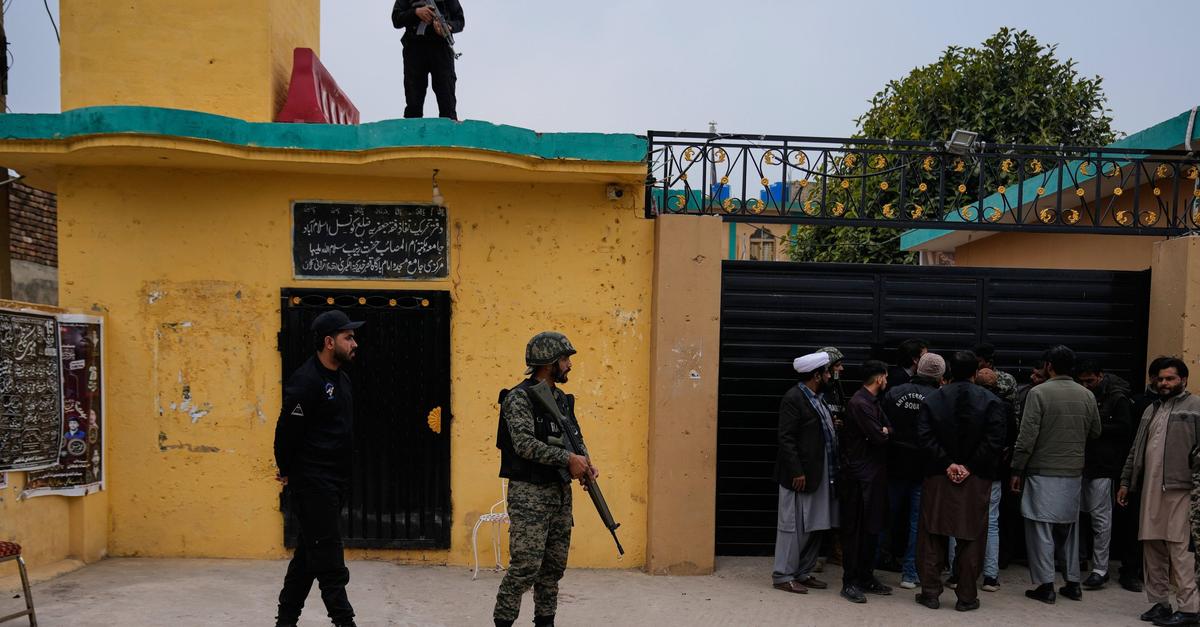 Mindestens-31-Tote-bei-Selbstmordanschlag-in-Pakistan