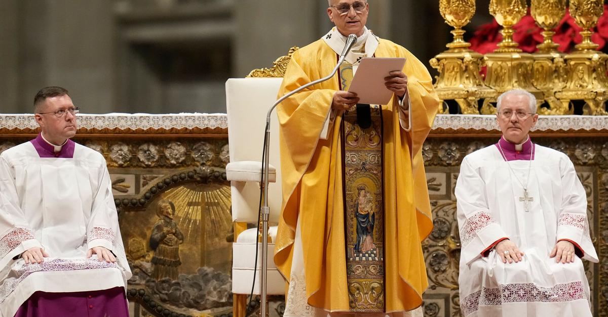 Papst-mahnt-bei-Christmette-mehr-Menschlichkeit-an