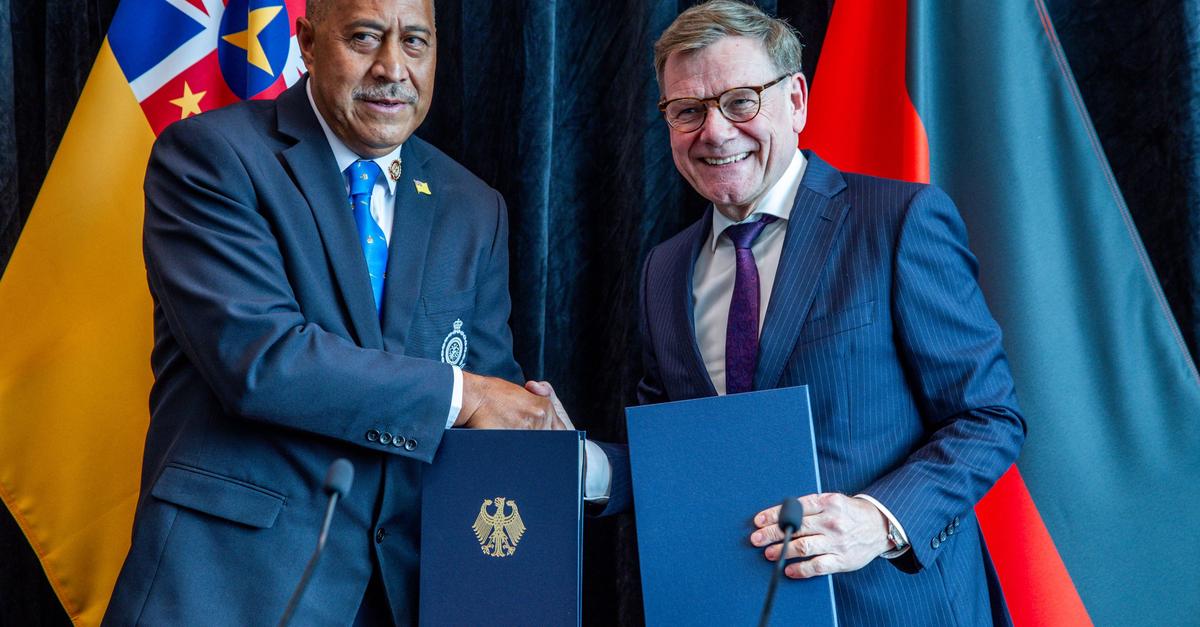 Seltene-Zeremonie-Wadephul-und-die-Pazifik-Insel-Niue