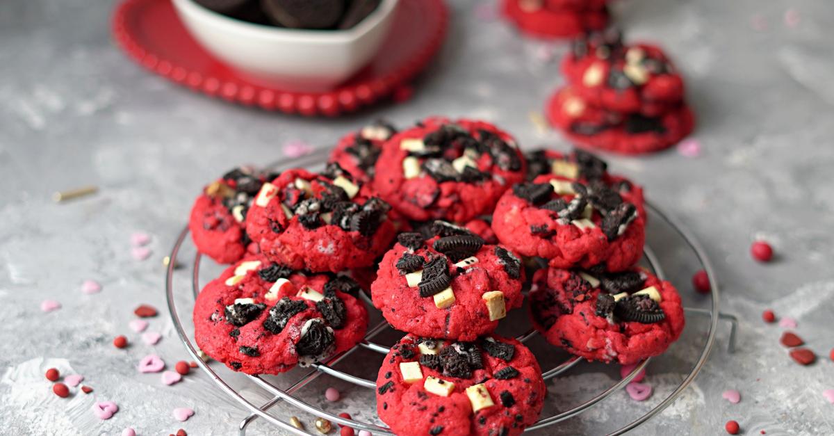 Rot-und-samtig-zum-Valentinstag-mit-Red-Velvet-Cookies