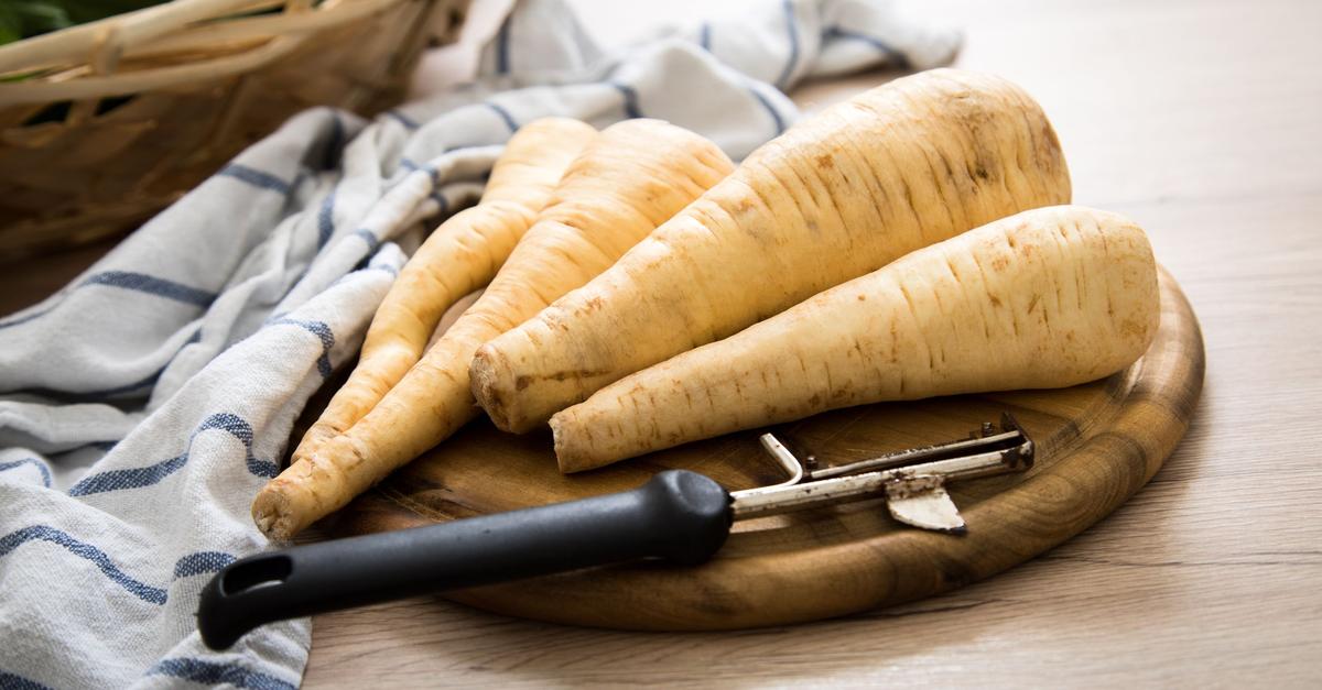 F-r-cremige-Pastinaken-Suppe-R-ben-sch-len-berfl-ssig