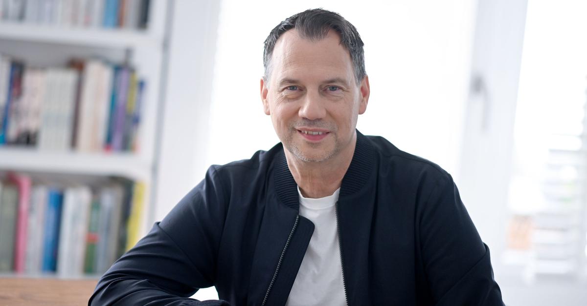 „Das Paket“ als Live-Hörspiel in der Kelkheimer Stadthalle