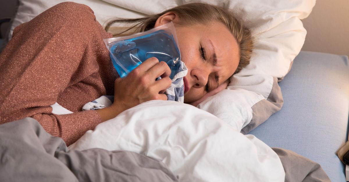 Wie-man-die-Tage-nach-einer-Weisheitszahn-OP-gut-bersteht