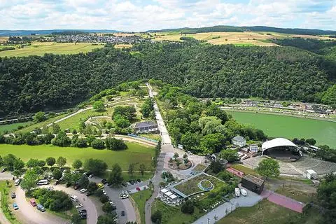 tipps zum campen Das kleine Buch der 142 CAMPING - Erfahre viele nützliche Tipps, die Du als „Neu-Camper“ gebrauchen kannst __tab1:details-ski-goggles Gebrauchtwagen in Leutkirch I.allgäu Größe:Size 28W