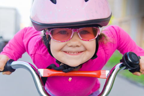 Fahrradfahren lernen macht Kindern Spaß, wenn sie Erfolgserlebnisse haben.  Foto: Yanlev/Fotolia