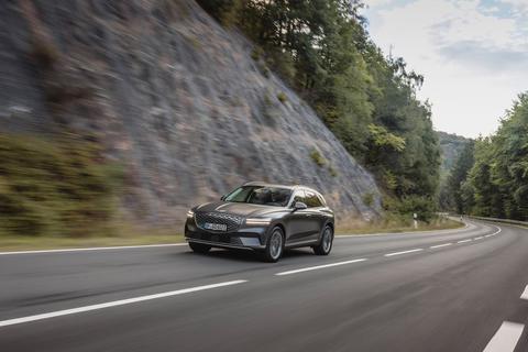 Schneller als mancher Konkurrent: Der elektrische Genesis GV70 wird erst ab Tempo 235 km/h limitiert. © Genesis/dpa-tmn