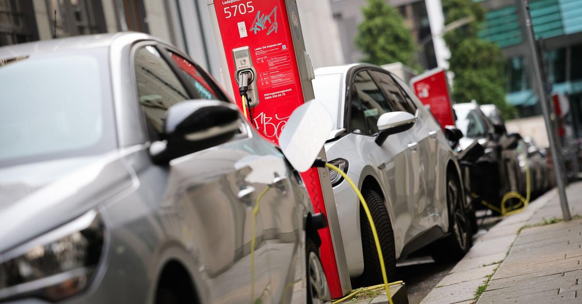 Lastniki električnih avtomobilov brez lastne garaže imajo več možnosti za polnjenje