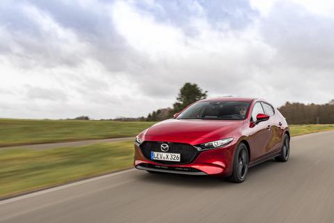Eingefleischte Dieselfans können sich keinen neuen Mazda3 mehr kaufen. Mit dem Skyactiv-X-Motor, einem etwas flapsig „Diesotto“ genannten Triebwerk, sollten sie aber dennoch auf ihre Kosten kommen. Foto: Mazda