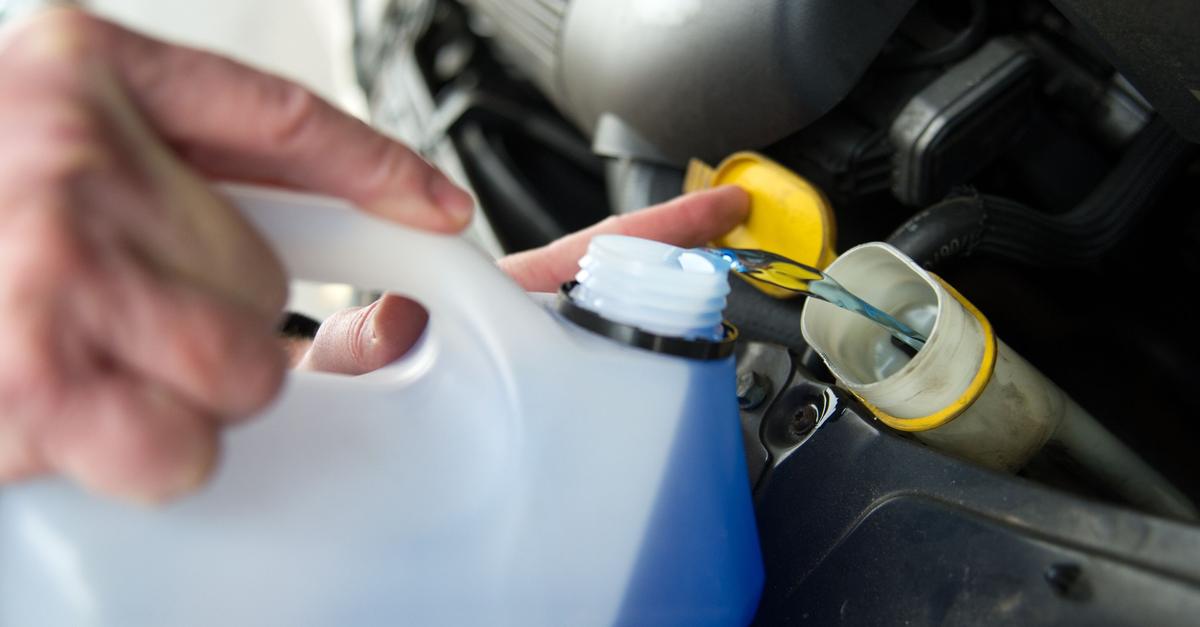 Frostschutz-ins-Wischwasser-so-bleibt-die-Scheibe-klar