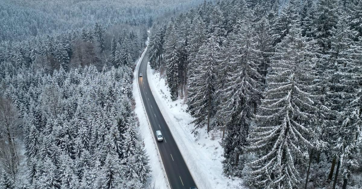 Test-So-weit-kommen-familienfreundliche-E-Autos-im-Winter