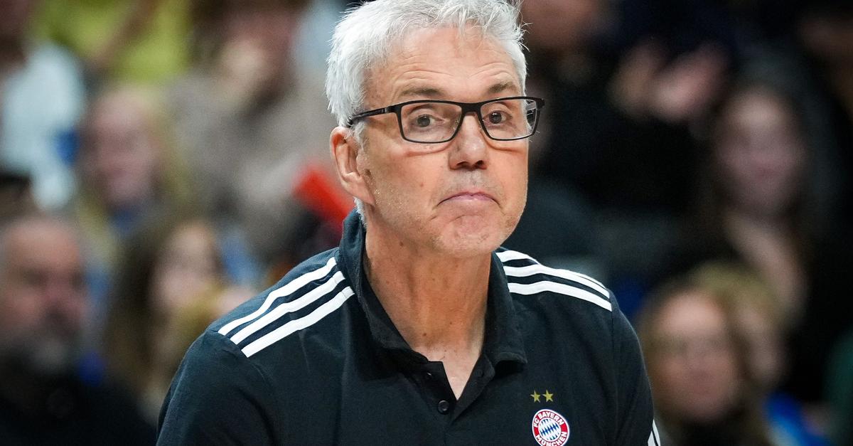 Ohne Trainer Herbert: Bayern verliert bei Istanbul