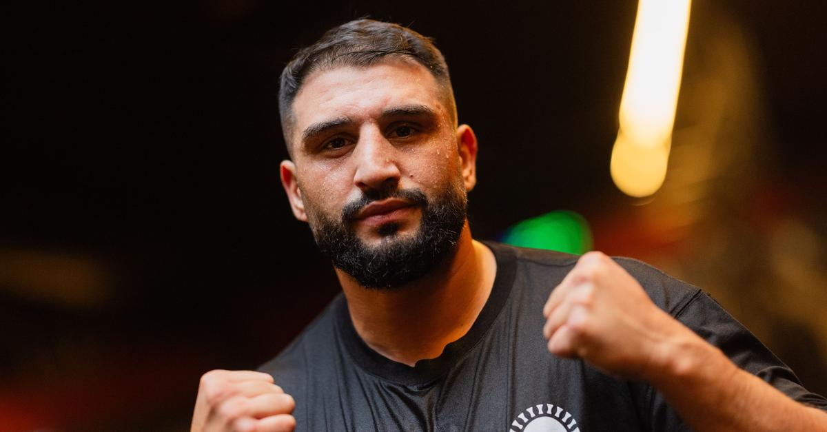 Kabayel-feiert-K-o-Sieg-und-verteidigt-WM-Interimstitel