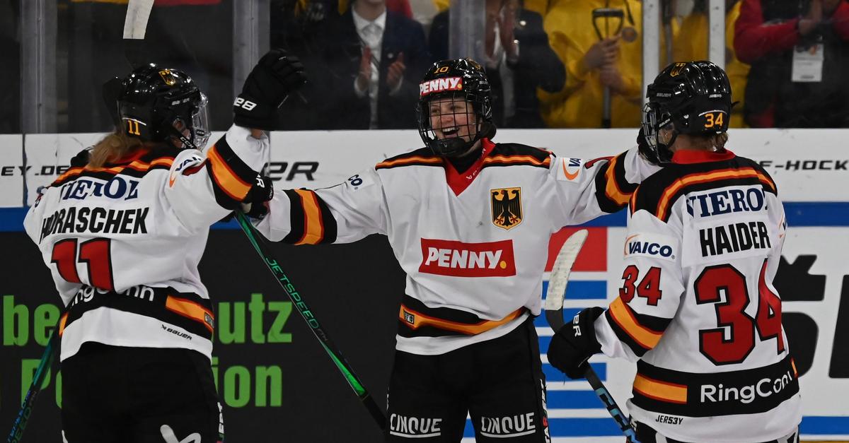 Parallele-Eishockey-L-nderspiele-von-M-nnern-und-Frauen