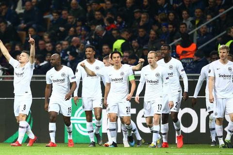 Starkes Kollektiv: Die Mannschaft von Eintracht Frankfurt hat derzeit keine wirkliche Schwachstelle. Foto: dpa
