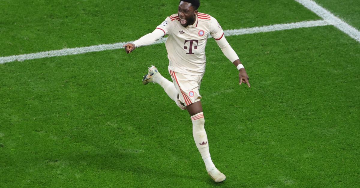 Bayernov nogometaš Davies se je vrnil na ekipne treninge