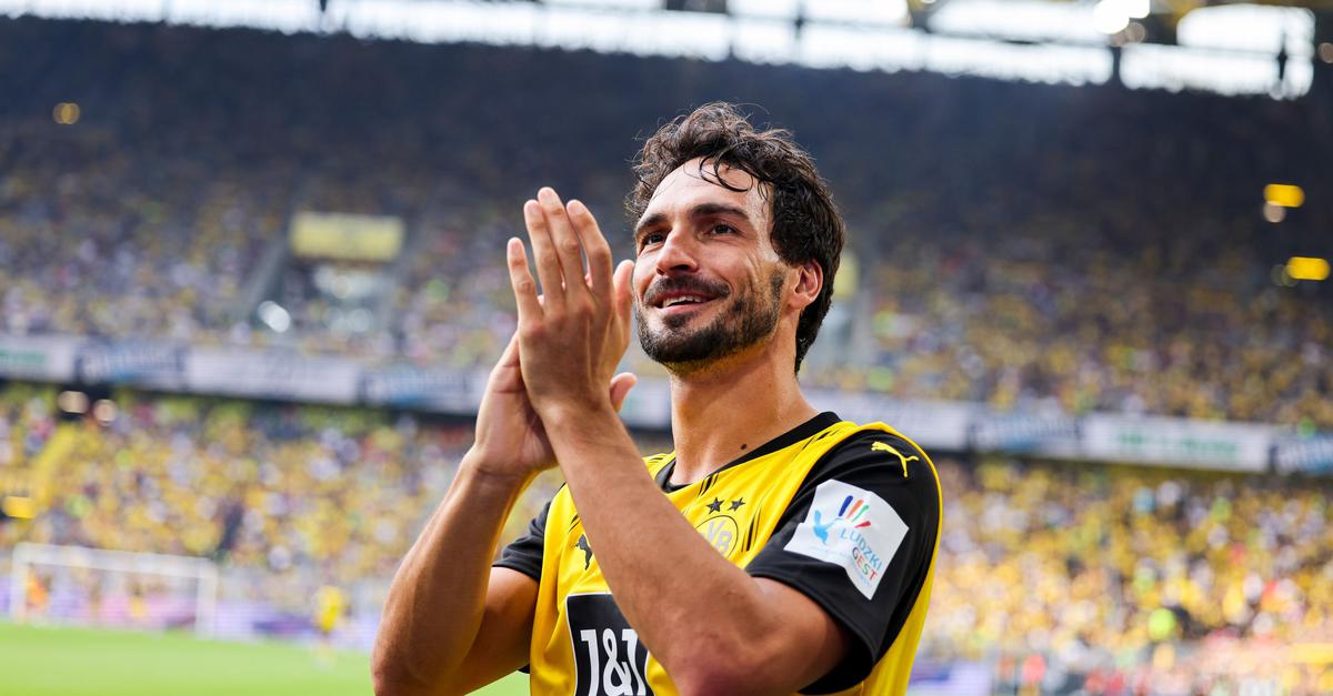 Mats-Hummels-mit-Elektroroller-zum-Abschiedsspiel-beim-BVB