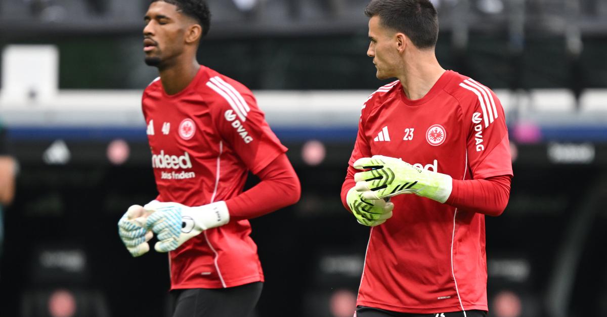 Eintracht Frankfurt: Will Hütter choose Santos or Zetterer in goal?