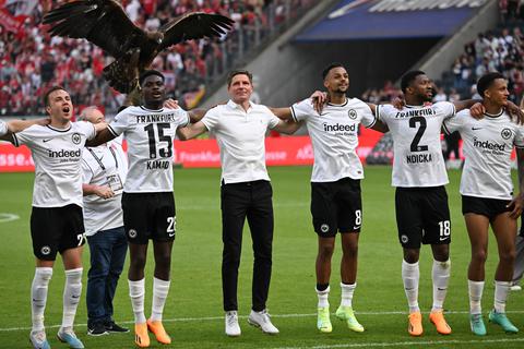 Eintracht Frankfurt hat sich mit dem Heimsieg gegen Freiburg doch noch für Europa qualifiziert. 