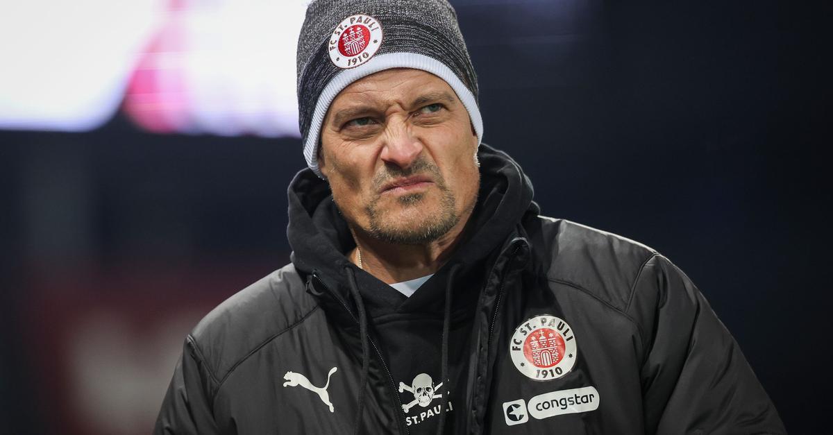 Galgenhumor vor Bayern-Spiel: St.-Pauli-Trainer bleibt