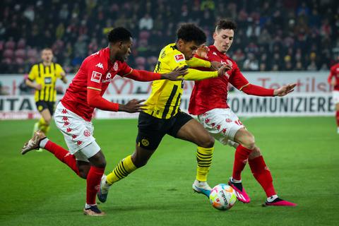 Wollen den Dortmundern das Leben so schwer wie möglich machen: die 05er Edimilson Fernandes (links) und Anthony Caci.