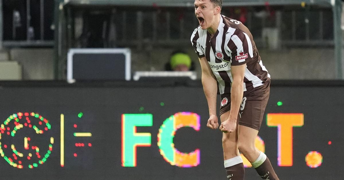 Trendwende-trotz-Roter-Karte-St-Pauli-besiegt-Heidenheim