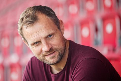 Will mit seiner Mannschaft in der neuen Saison weitere Entwicklungsschritte gehen: Mainz-05-Trainer Bo Svensson. Foto: Harald Kaster